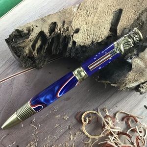 🎁 New Handcrafted patriotic pen